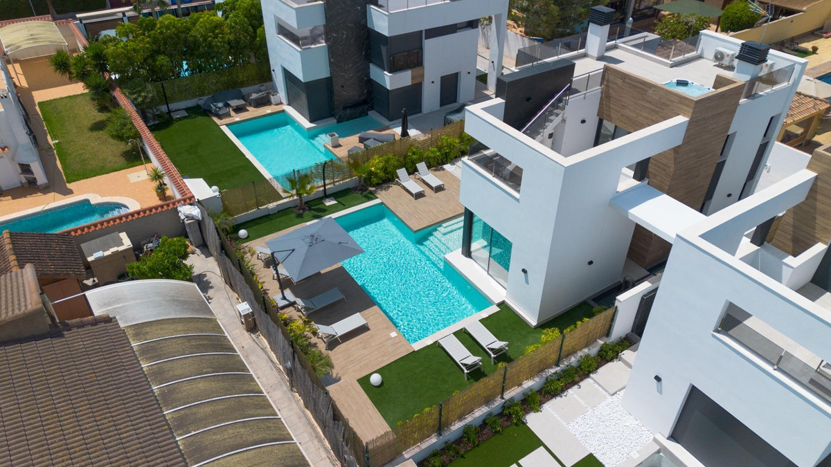 ShowFeedImage House – Detached Villa in Torrevieja