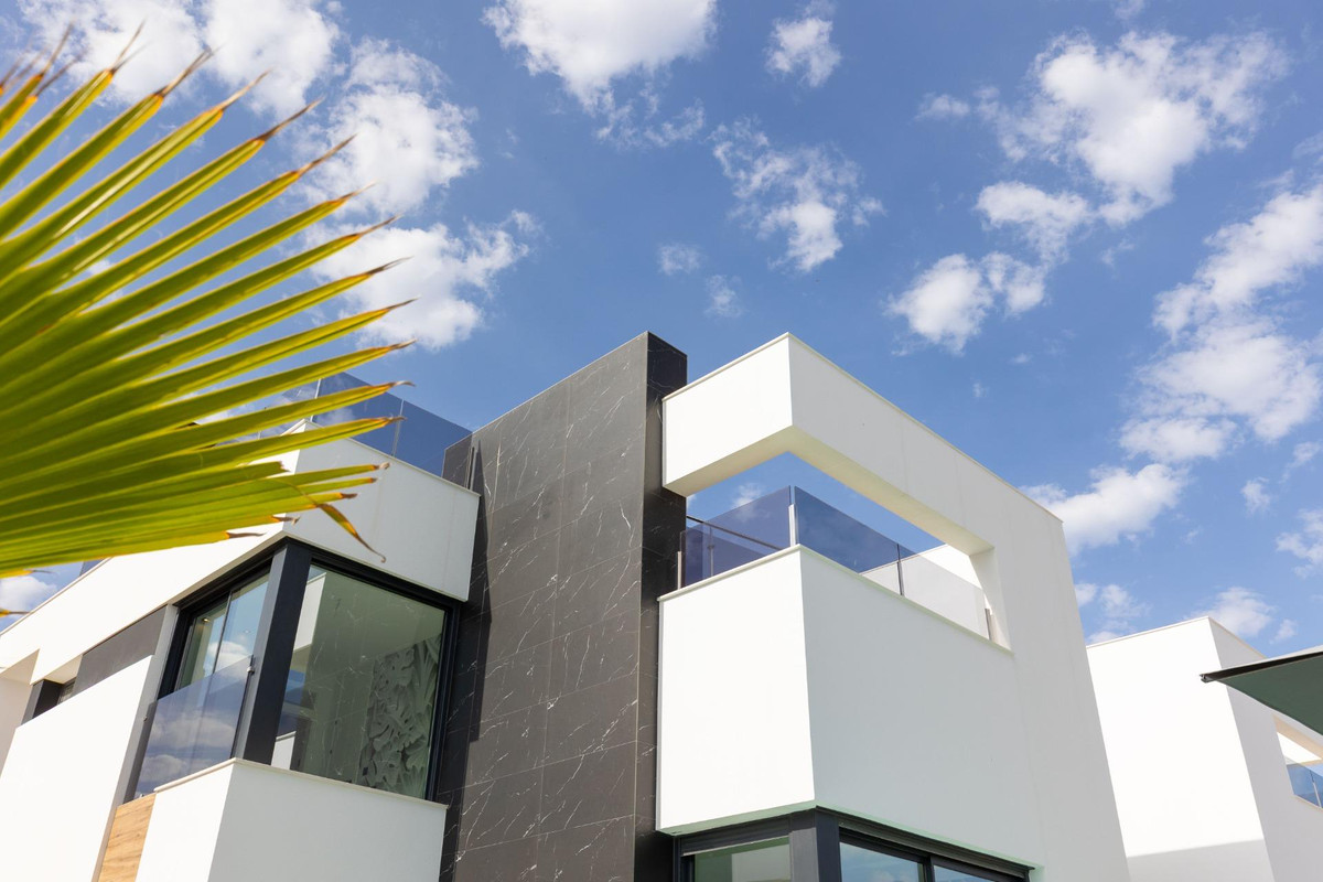 ShowFeedImage House – Detached Villa in Torrevieja