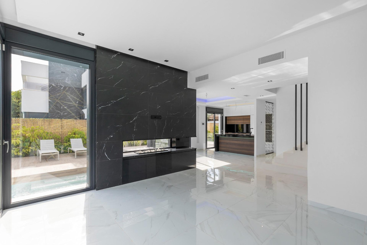 ShowFeedImage House – Detached Villa in Torrevieja