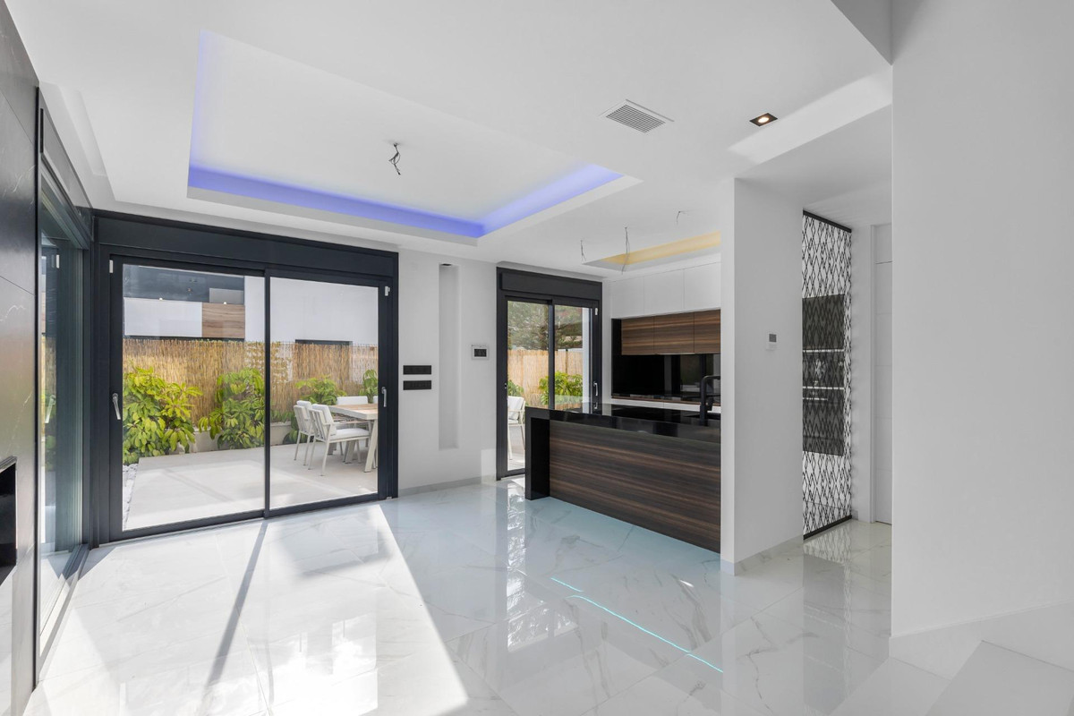 ShowFeedImage House – Detached Villa in Torrevieja