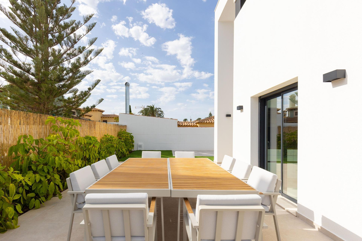 ShowFeedImage House – Detached Villa in Torrevieja