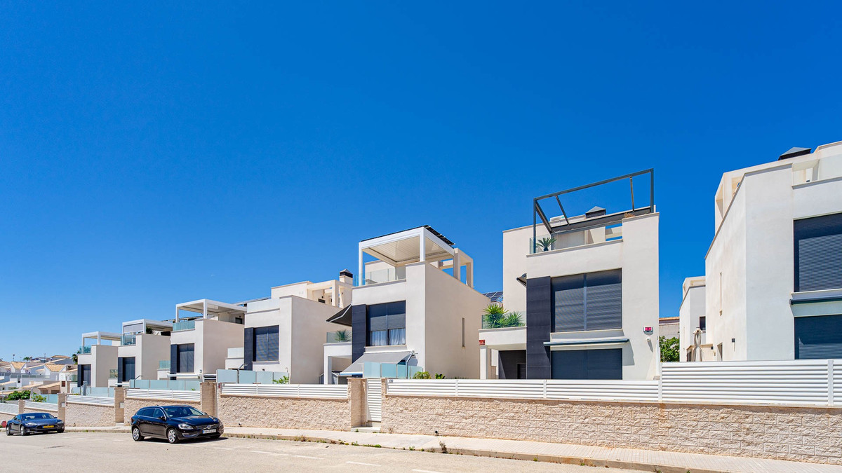 ShowFeedImage House – Detached Villa in Orihuela