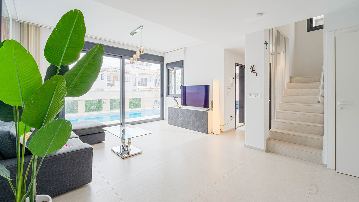 ShowFeedImage House – Detached Villa in Orihuela