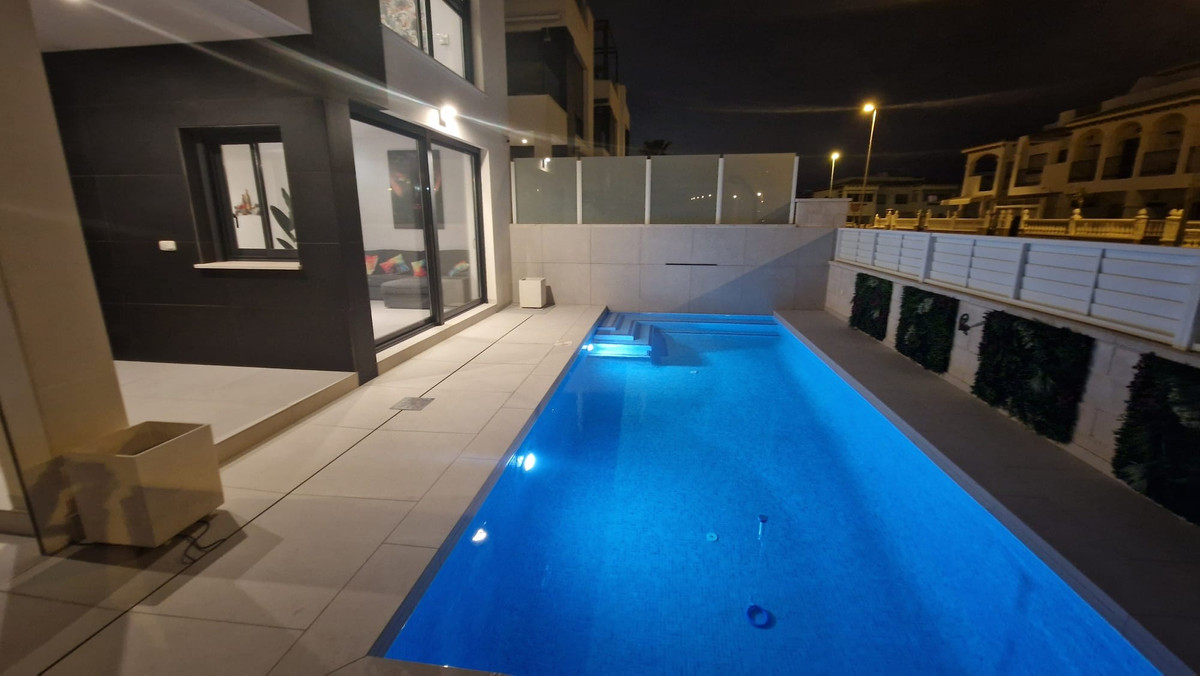 ShowFeedImage House – Detached Villa in Orihuela