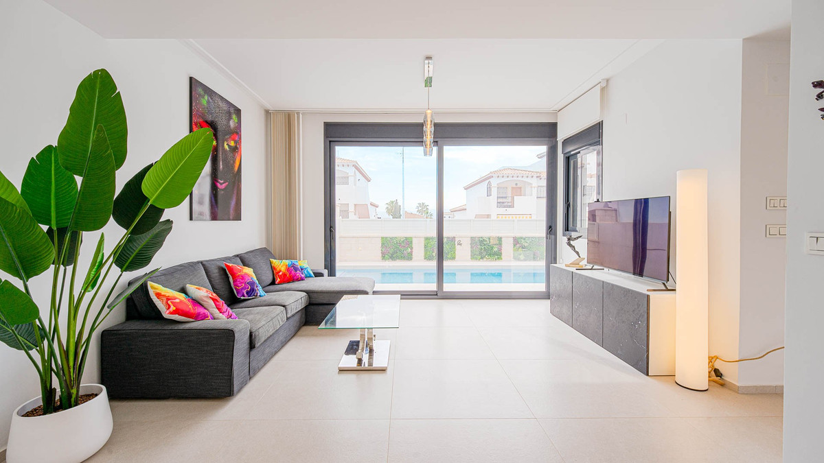 ShowFeedImage House – Detached Villa in Orihuela