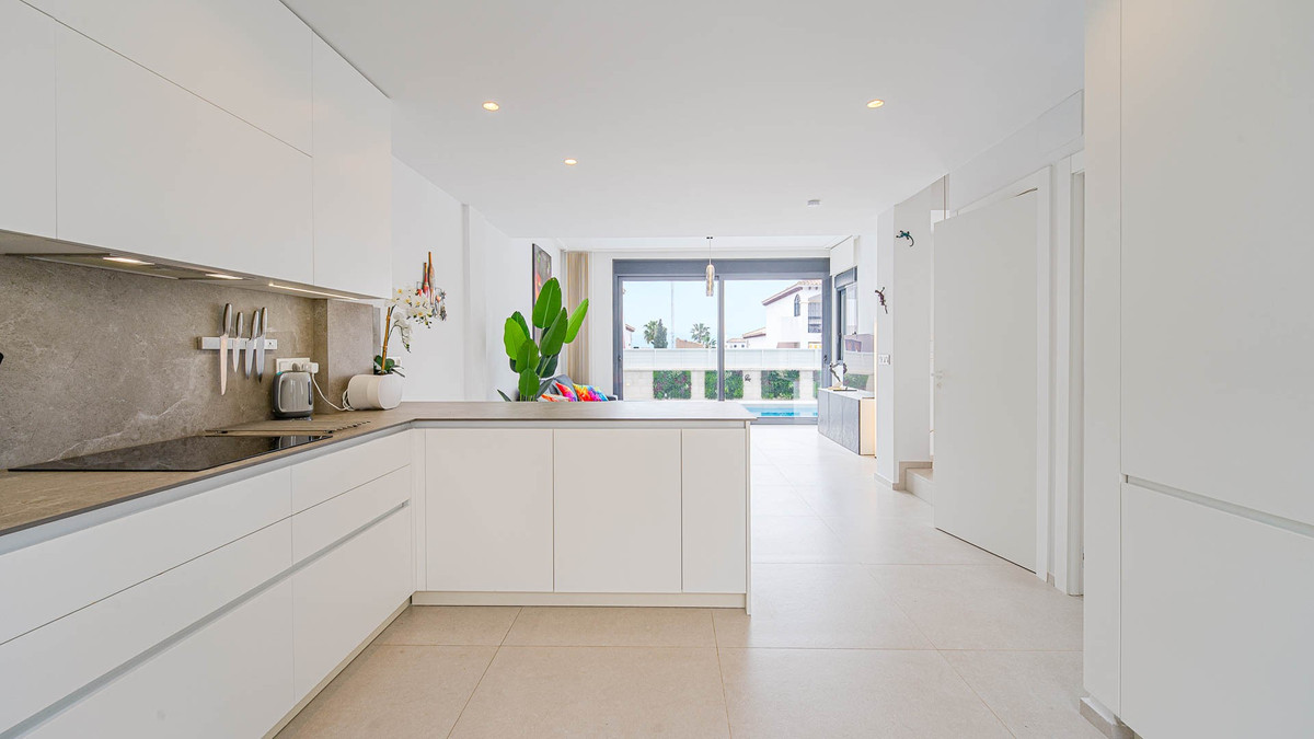 ShowFeedImage House – Detached Villa in Orihuela