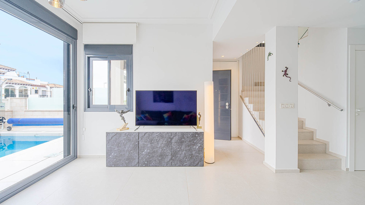 ShowFeedImage House – Detached Villa in Orihuela
