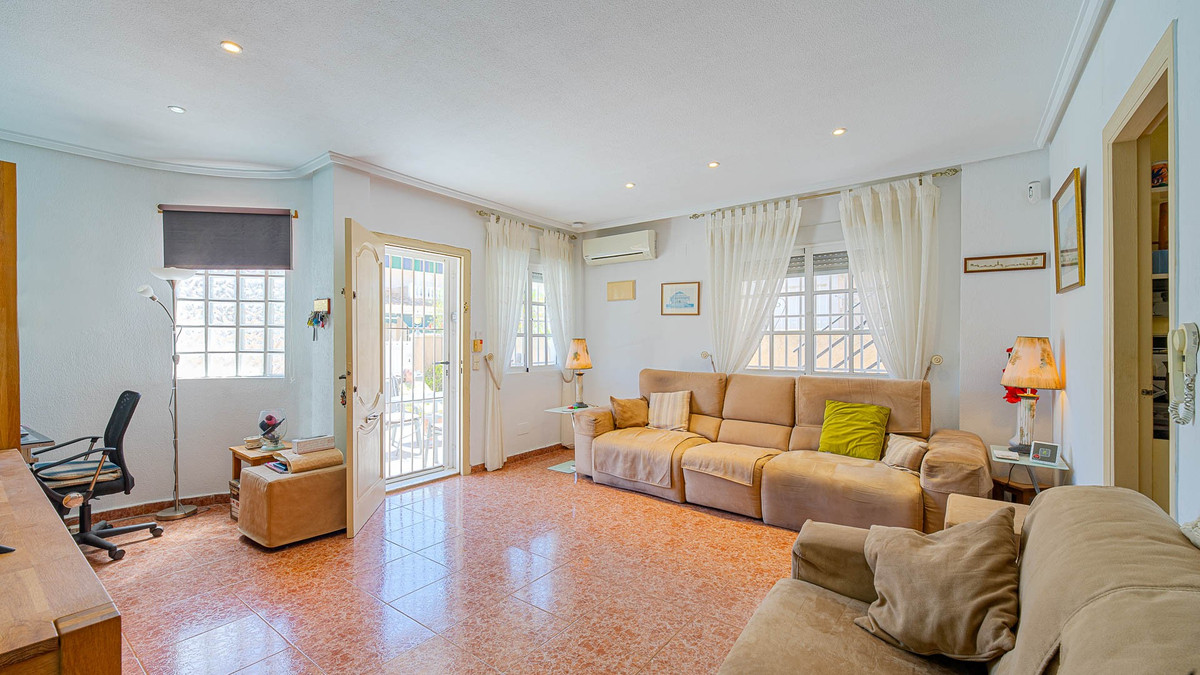 ShowFeedImage House – Detached Villa in Orihuela