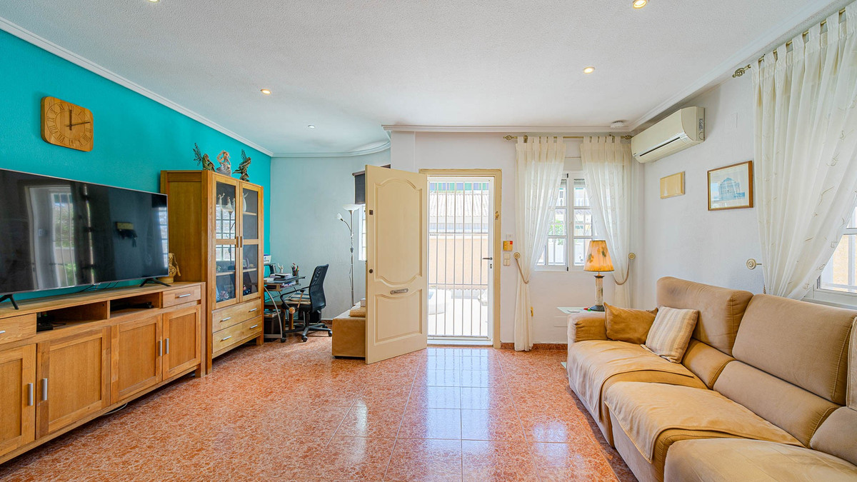 ShowFeedImage House – Detached Villa in Orihuela