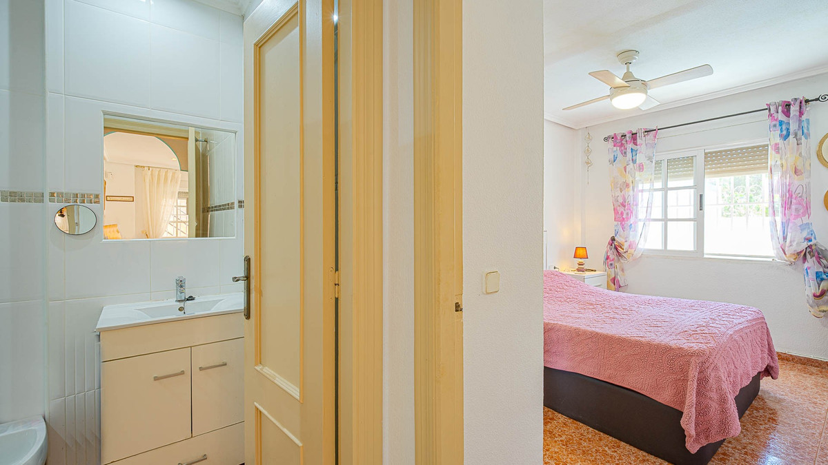 ShowFeedImage House – Detached Villa in Orihuela