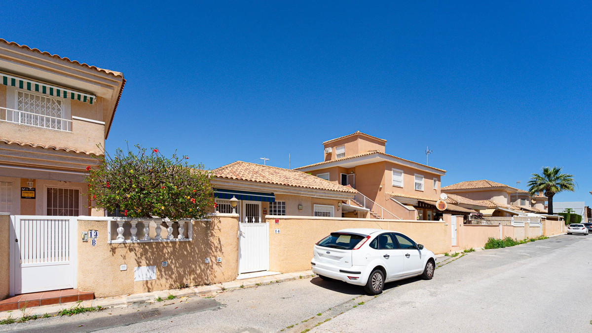 ShowFeedImage House – Detached Villa in Orihuela
