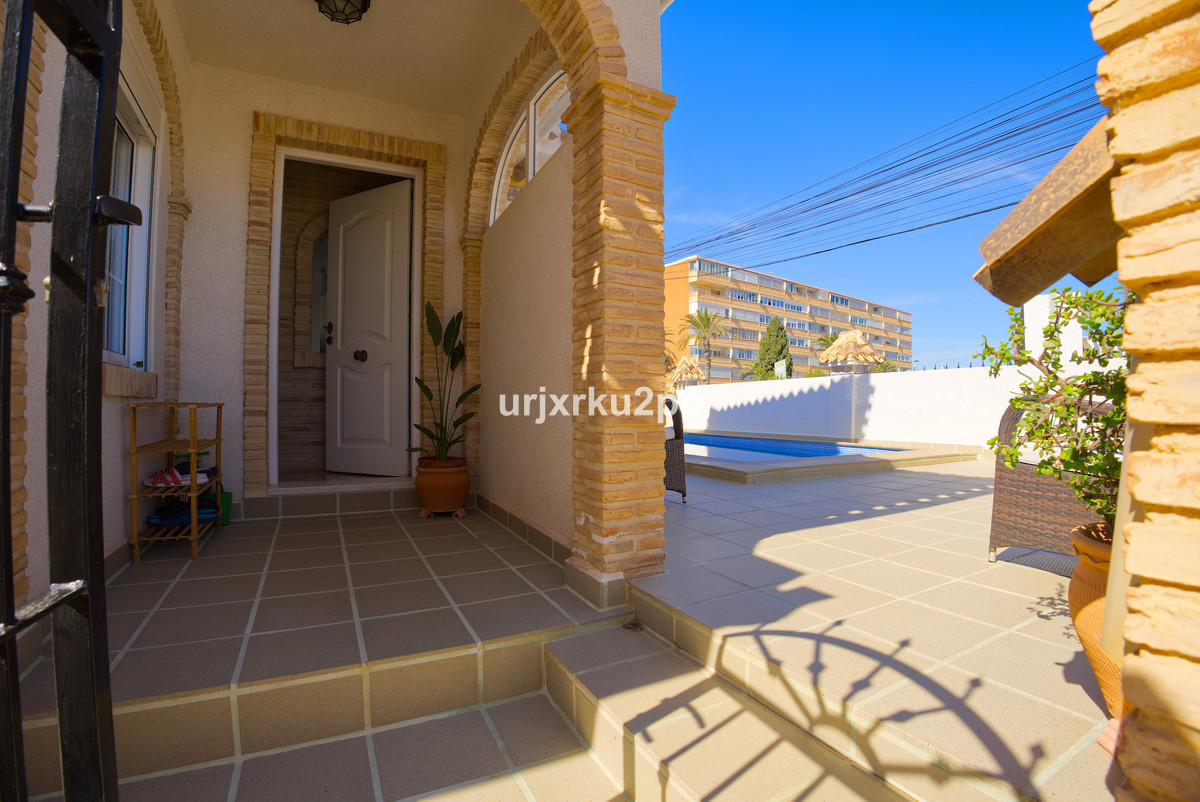 ShowFeedImage House – Detached Villa in Torrevieja