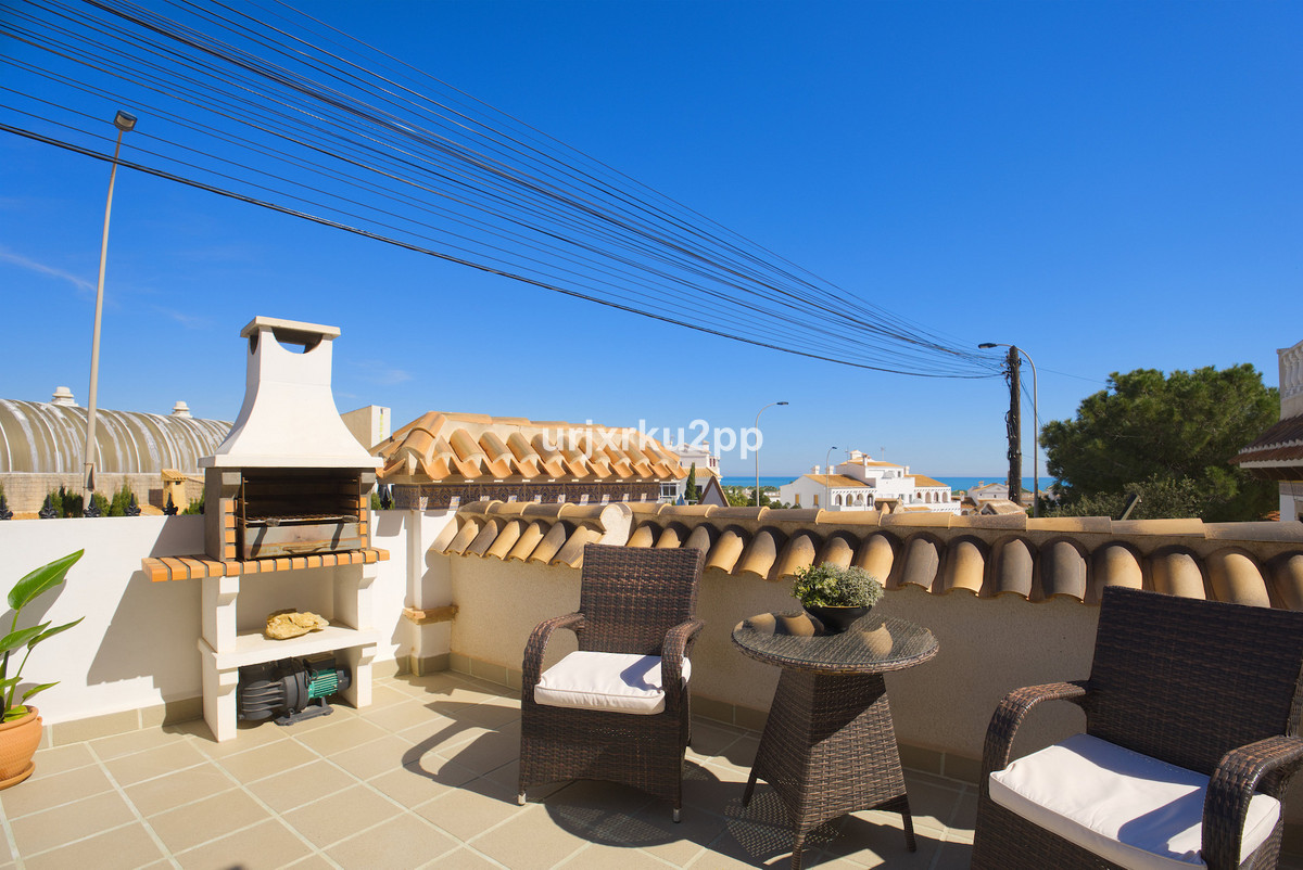 ShowFeedImage House – Detached Villa in Torrevieja