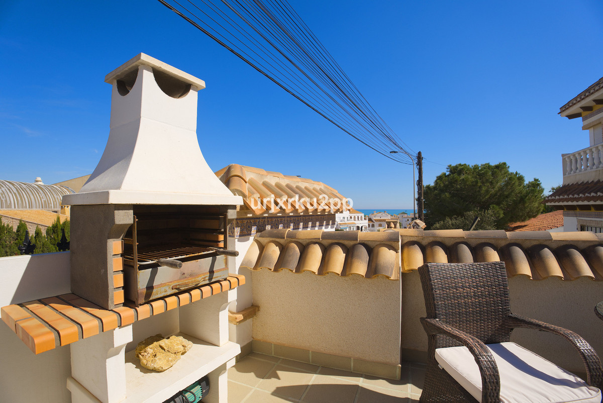 ShowFeedImage House – Detached Villa in Torrevieja