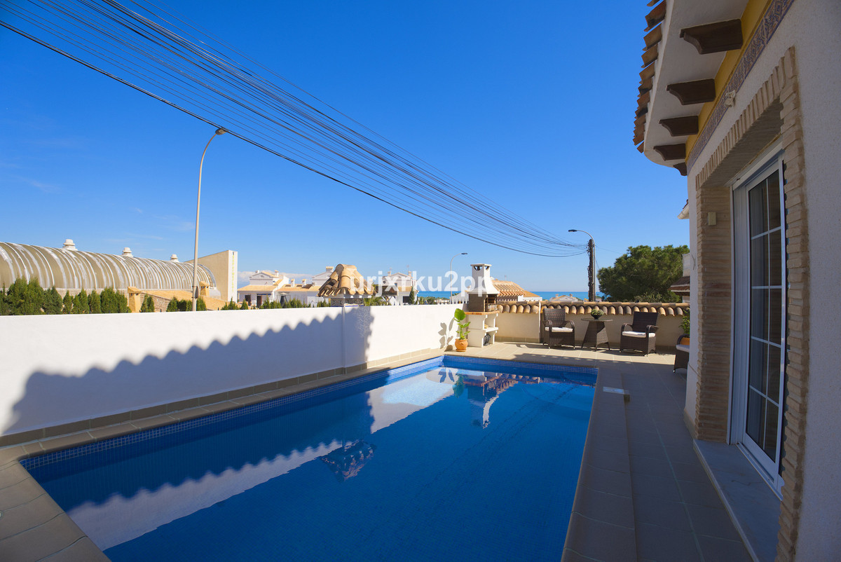 ShowFeedImage House – Detached Villa in Torrevieja