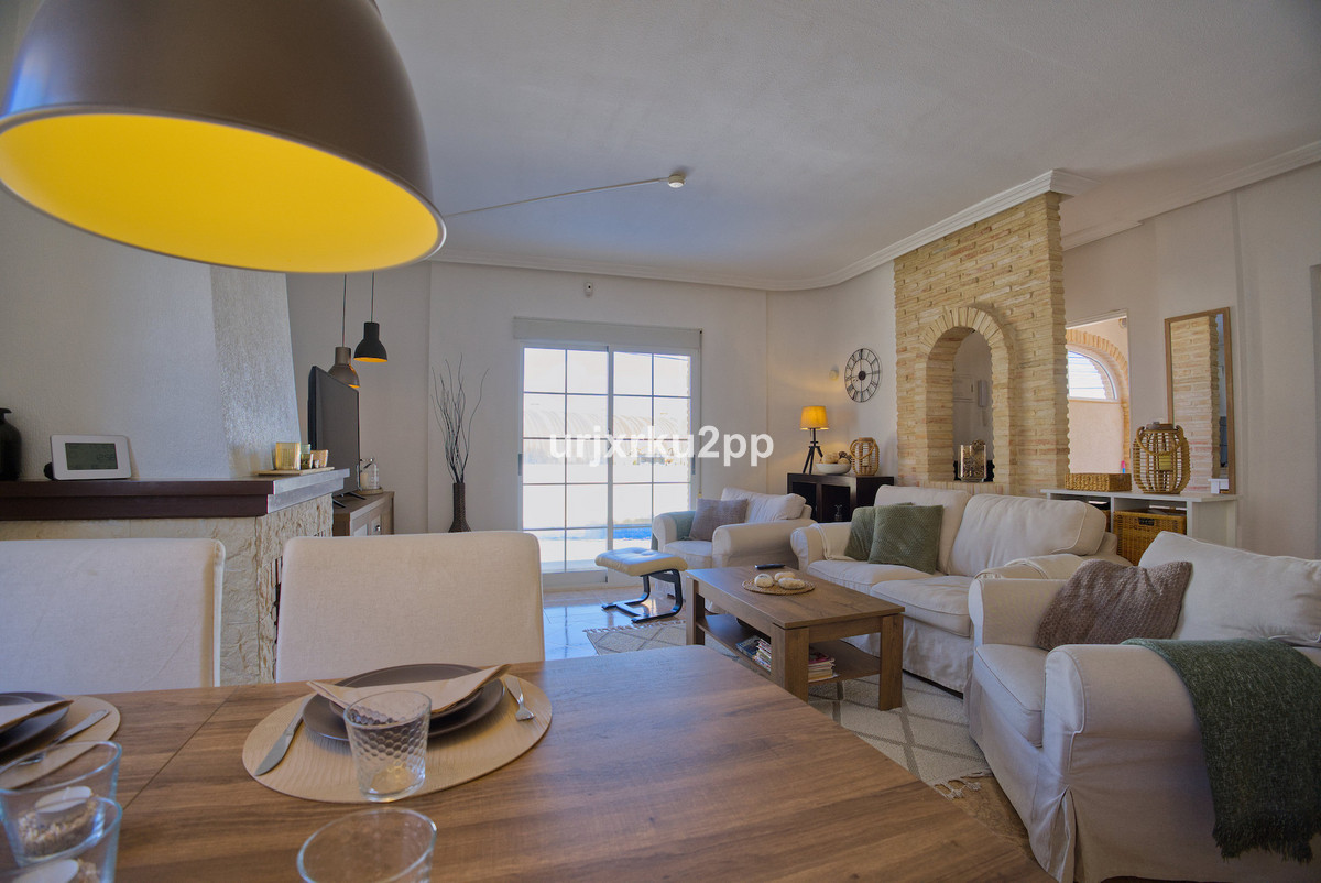 ShowFeedImage House – Detached Villa in Torrevieja