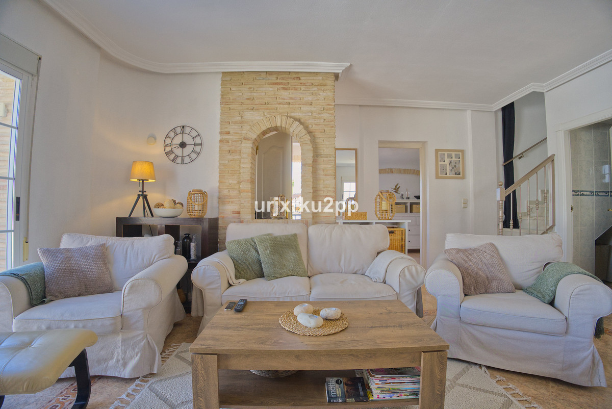 ShowFeedImage House – Detached Villa in Torrevieja