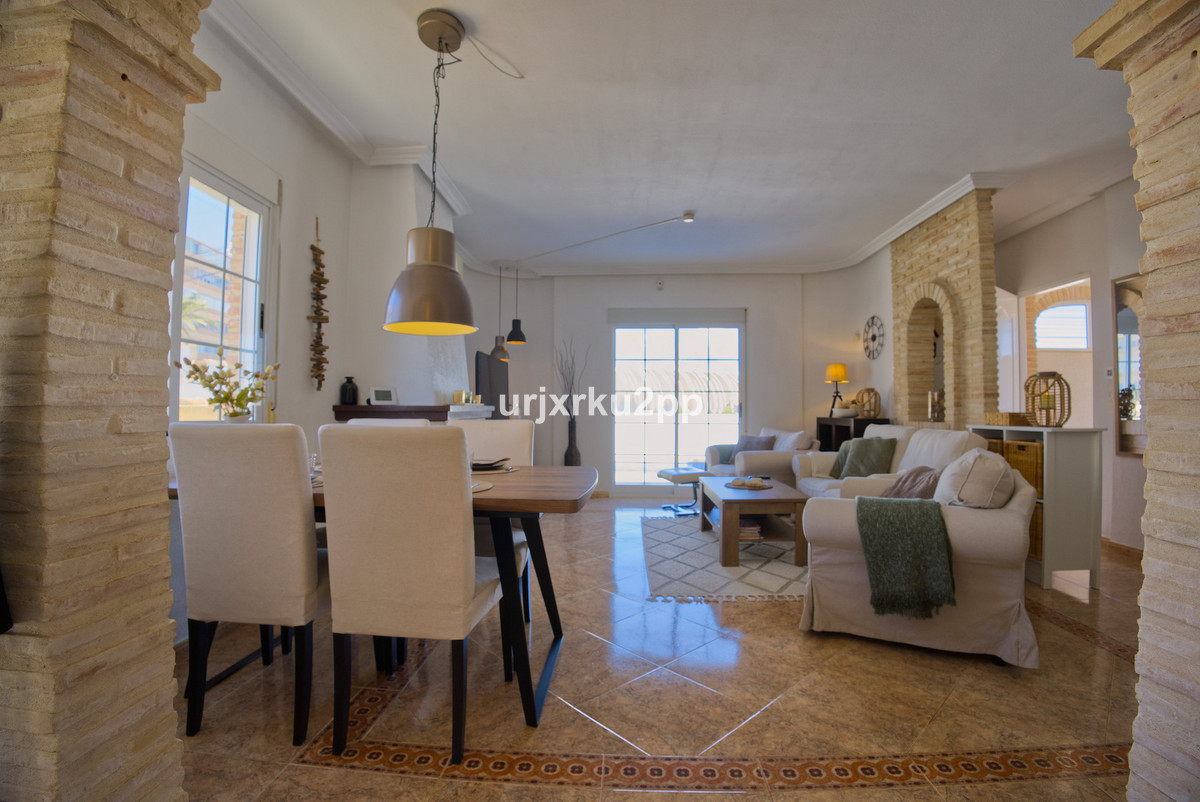 ShowFeedImage House – Detached Villa in Torrevieja