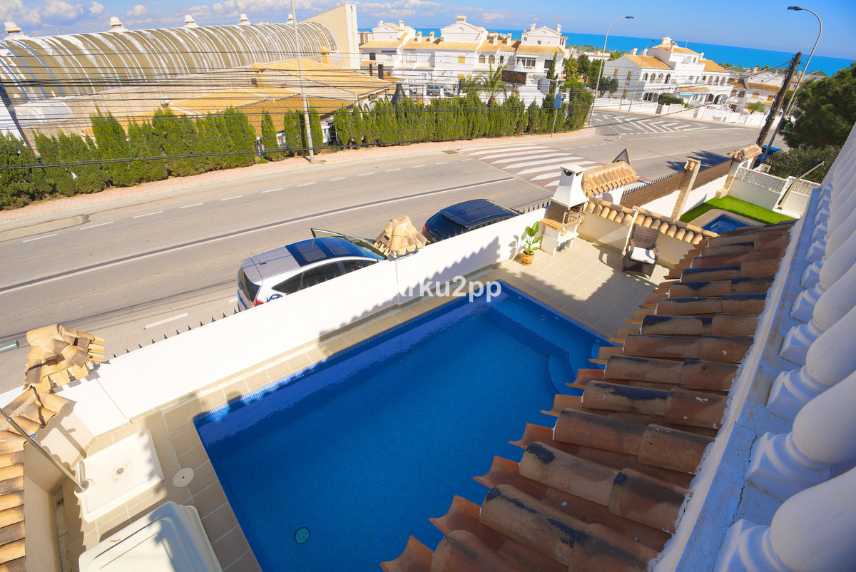 ShowFeedImage House – Detached Villa in Torrevieja