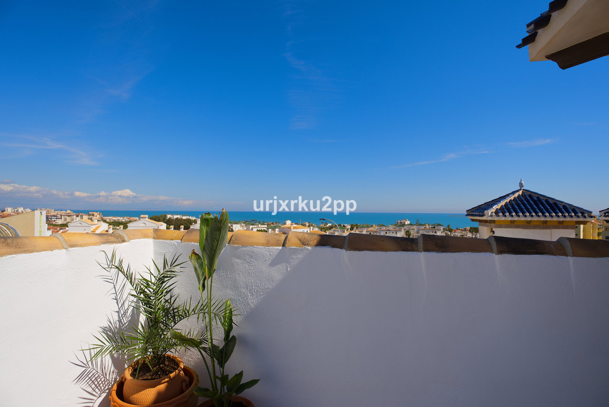 ShowFeedImage House – Detached Villa in Torrevieja