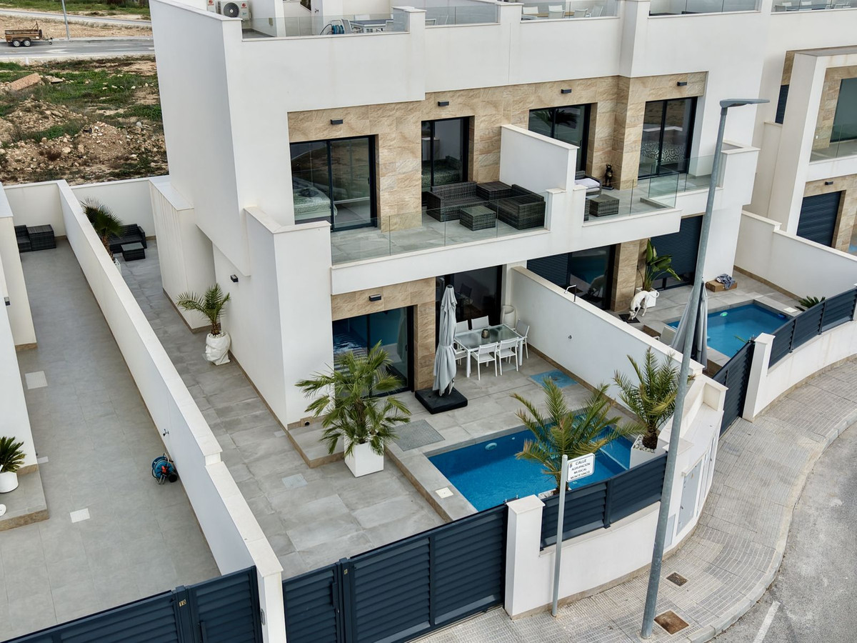 ShowFeedImage House – Semi-Detached House in Los Montesinos
