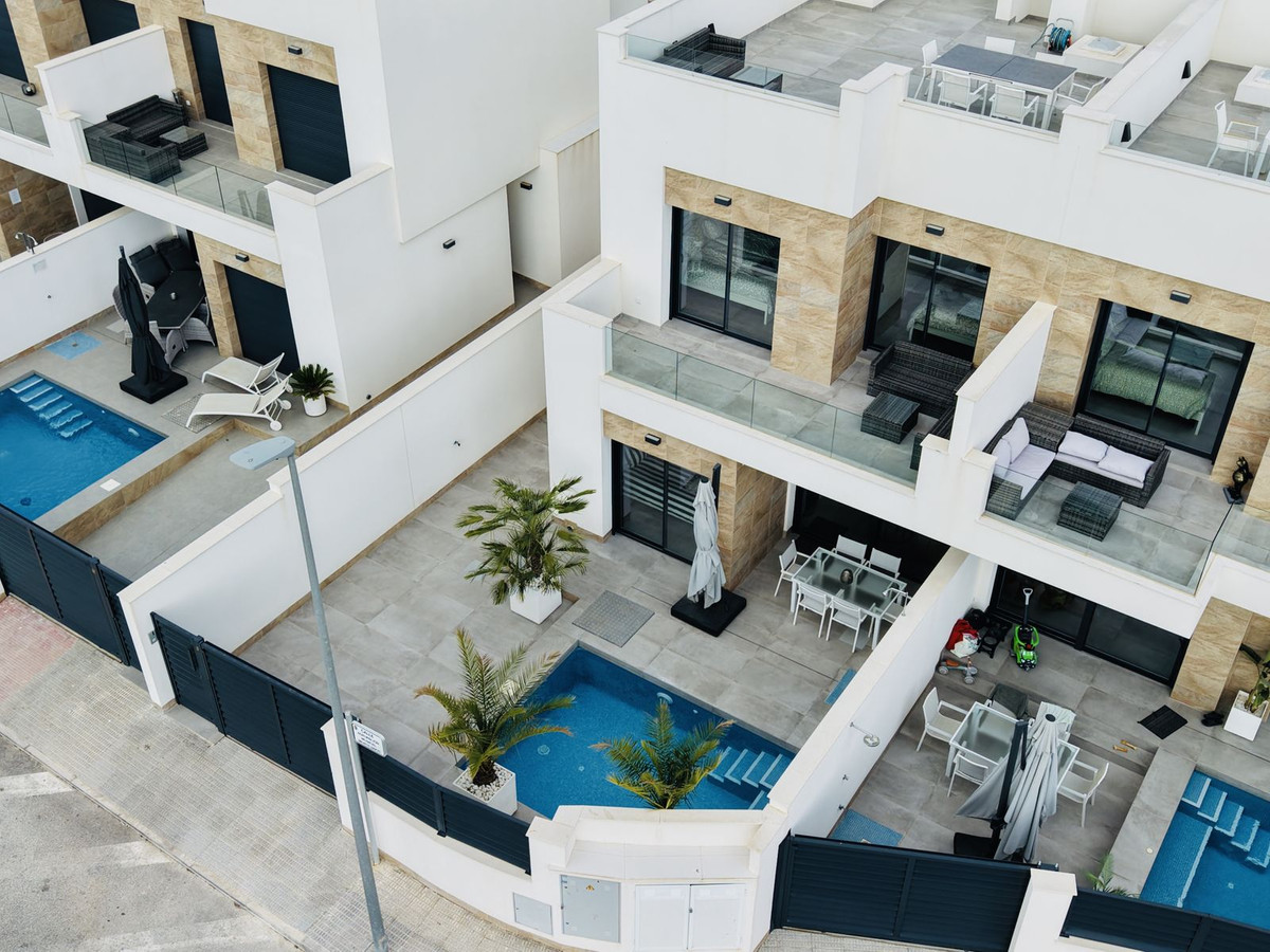 ShowFeedImage House – Semi-Detached House in Los Montesinos