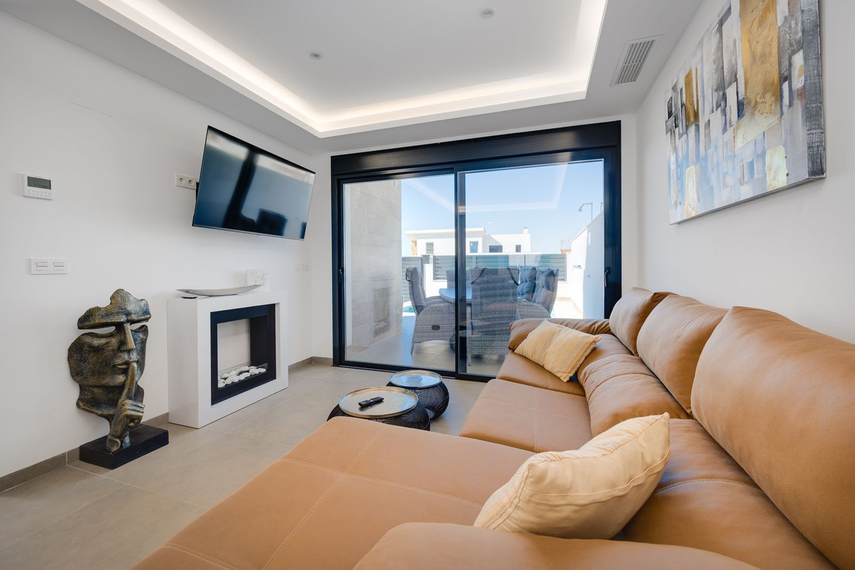 ShowFeedImage House – Semi-Detached House in Los Montesinos