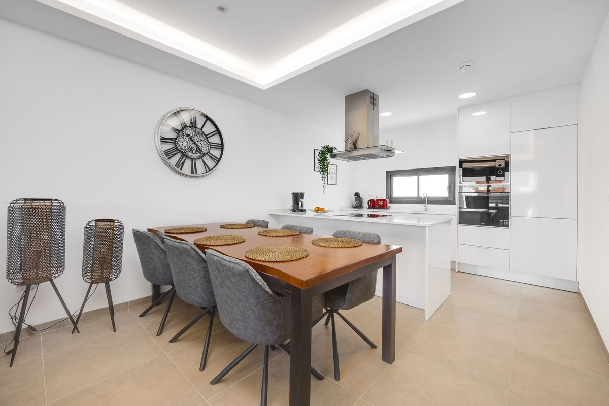 ShowFeedImage House – Semi-Detached House in Los Montesinos