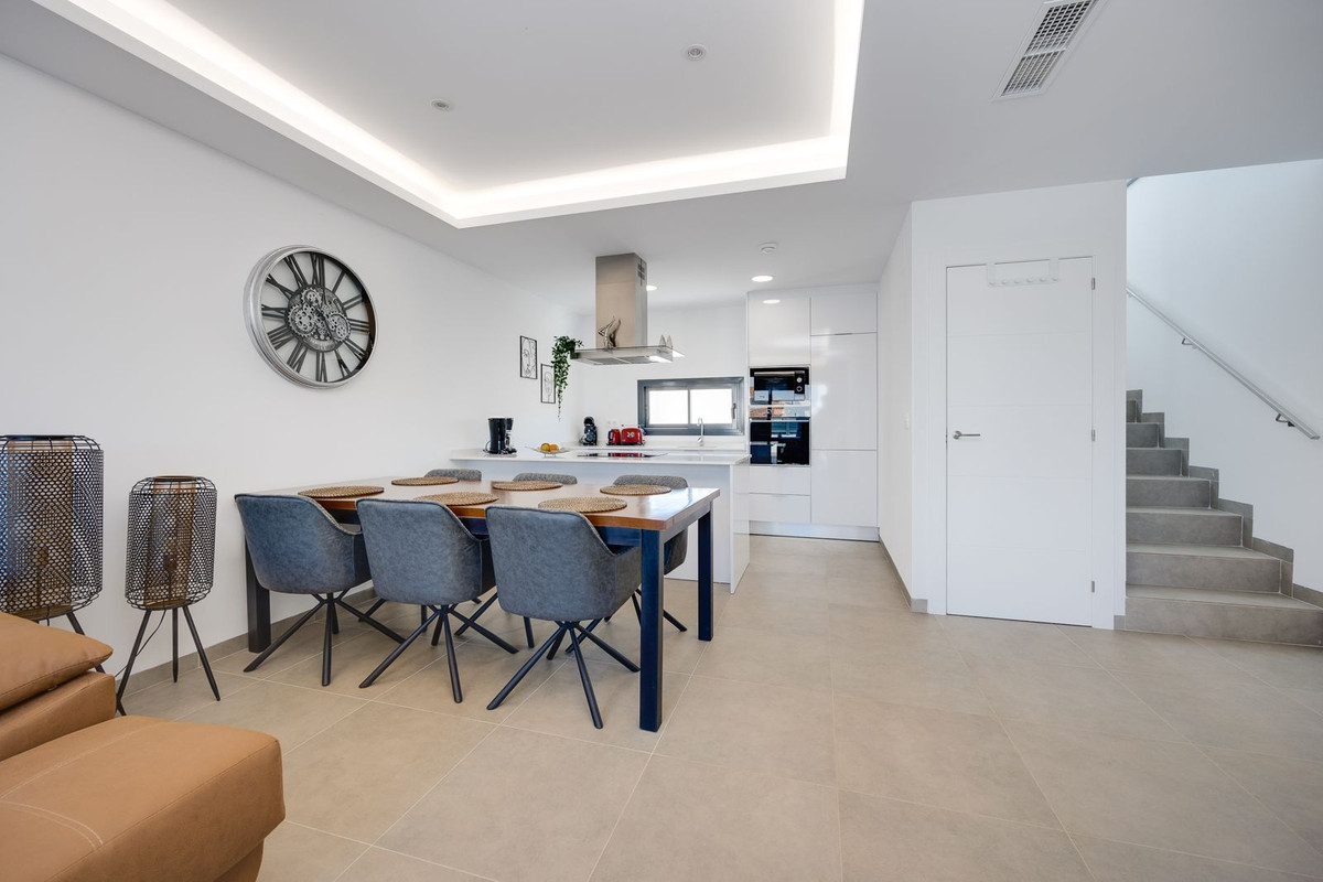 ShowFeedImage House – Semi-Detached House in Los Montesinos