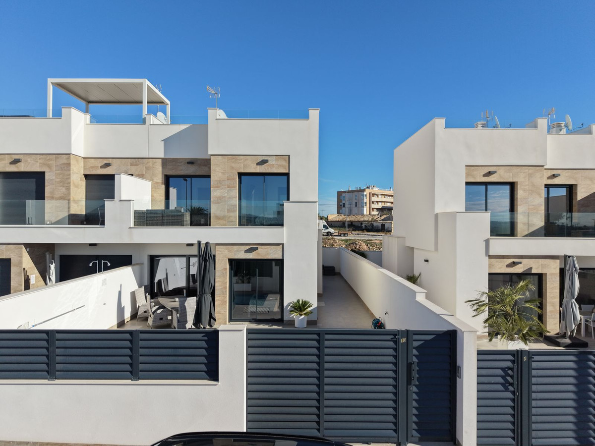 ShowFeedImage House – Semi-Detached House in Los Montesinos