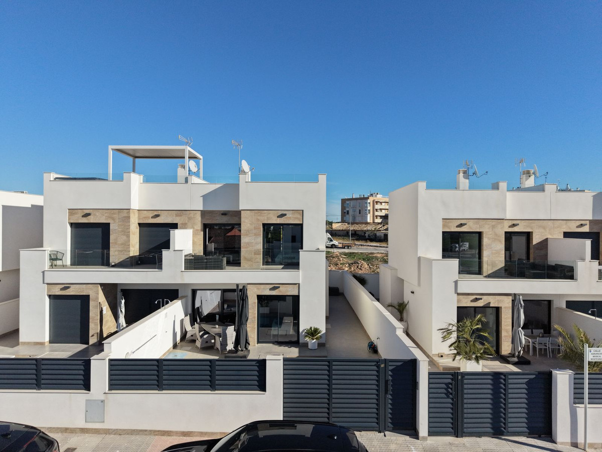 ShowFeedImage House – Semi-Detached House in Los Montesinos