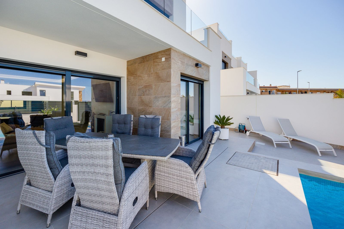 ShowFeedImage House – Semi-Detached House in Los Montesinos