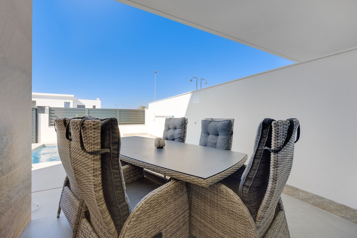 ShowFeedImage House – Semi-Detached House in Los Montesinos
