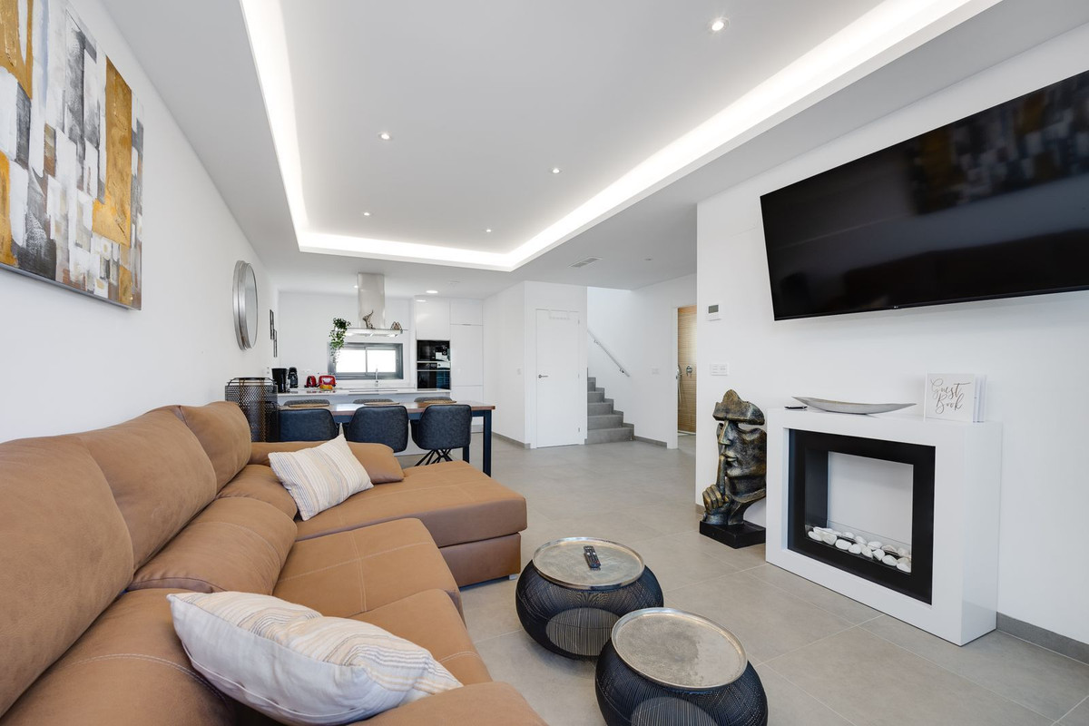 ShowFeedImage House – Semi-Detached House in Los Montesinos