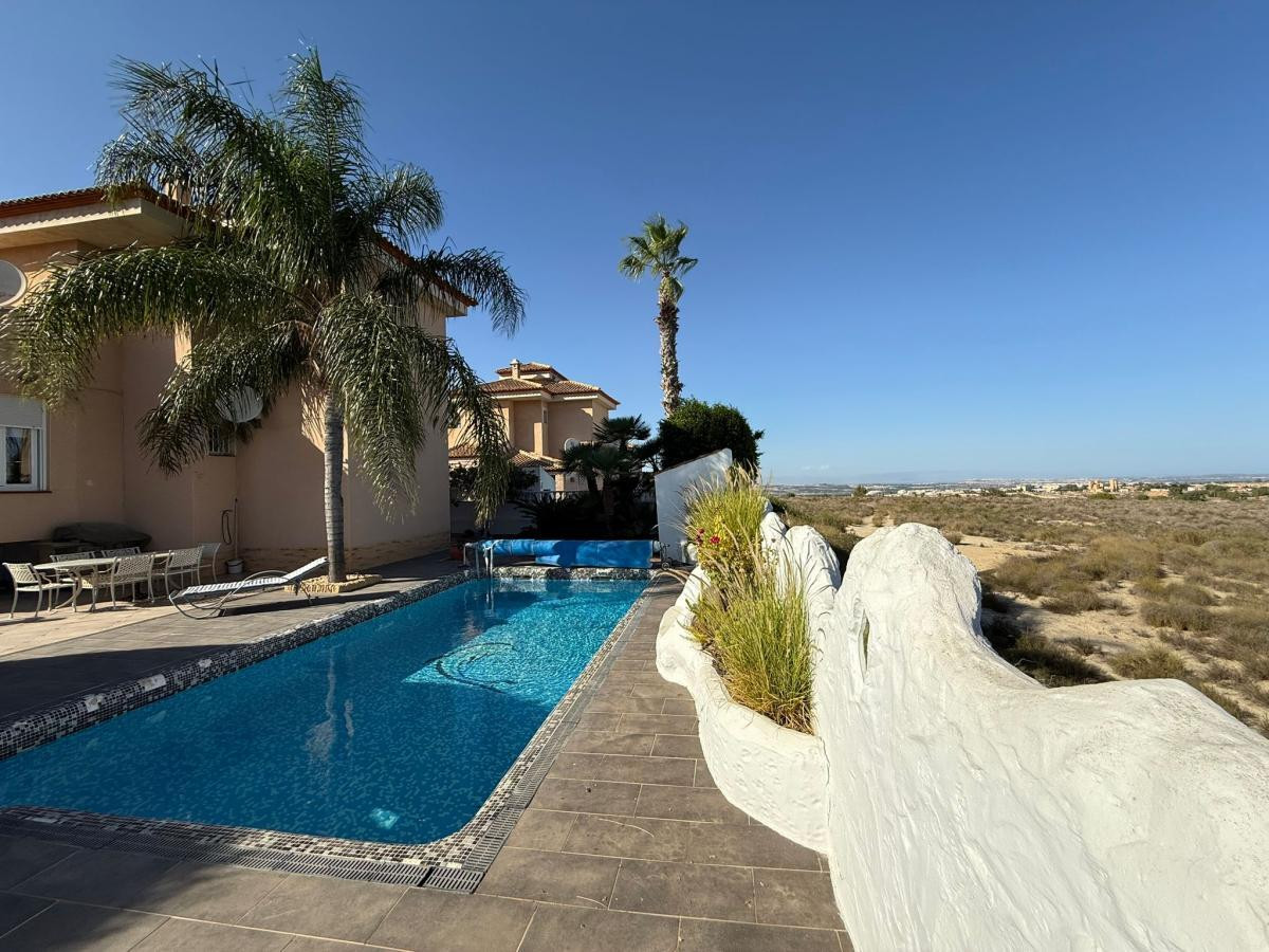 ShowFeedImage House – Detached Villa in San Miguel de Salinas