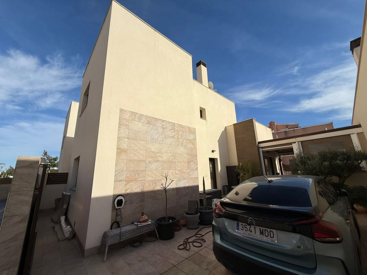 ShowFeedImage House – Detached Villa in Los Montesinos