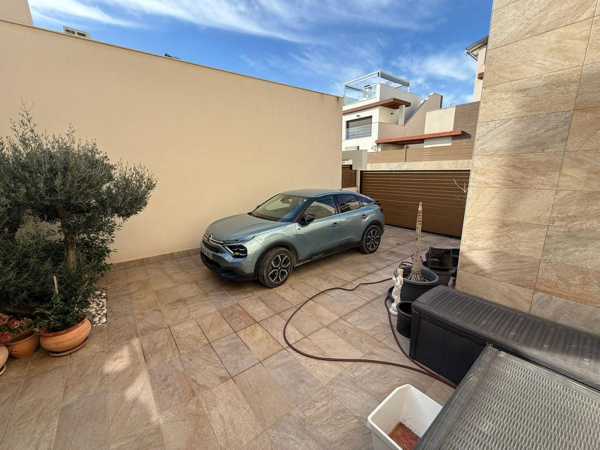 ShowFeedImage House – Detached Villa in Los Montesinos