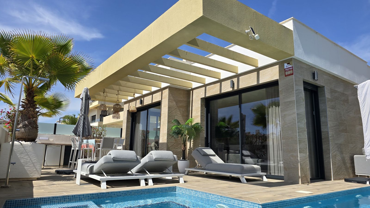 ShowFeedImage House – Detached Villa in Los Montesinos