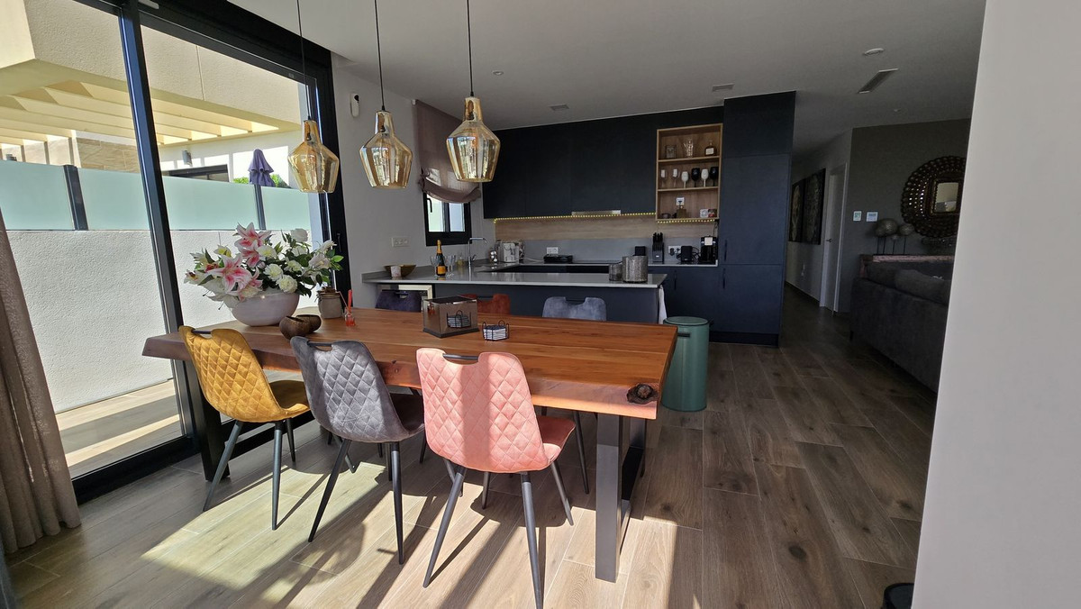 ShowFeedImage House – Detached Villa in Los Montesinos