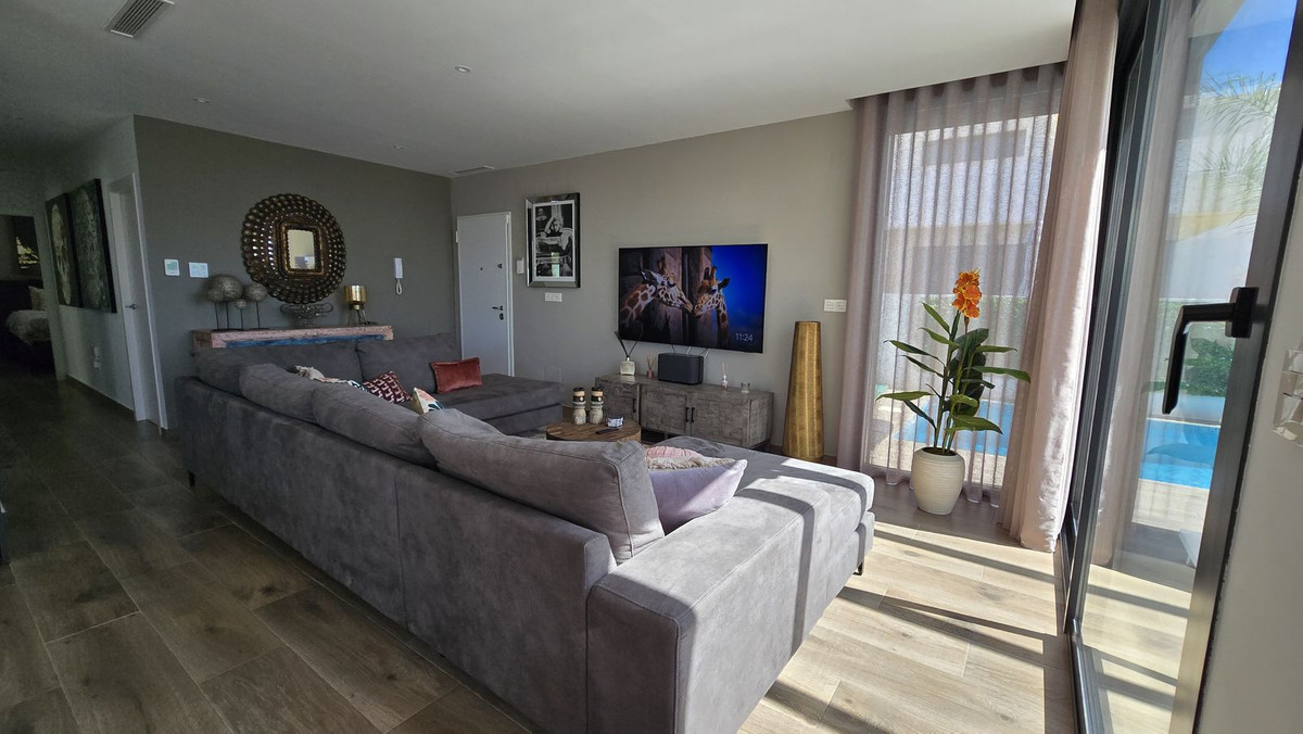 ShowFeedImage House – Detached Villa in Los Montesinos