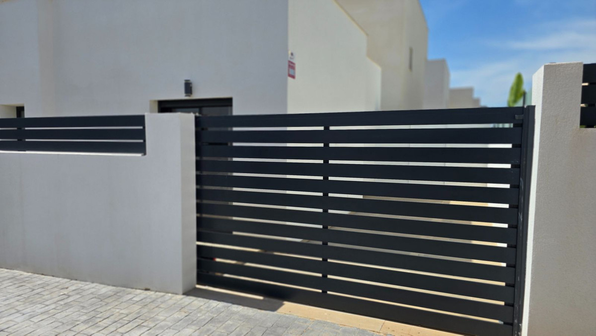 ShowFeedImage House – Detached Villa in Los Montesinos