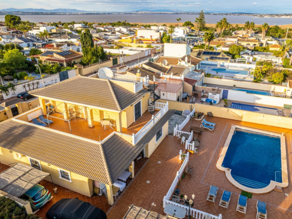 House – Detached Villa in Torrevieja