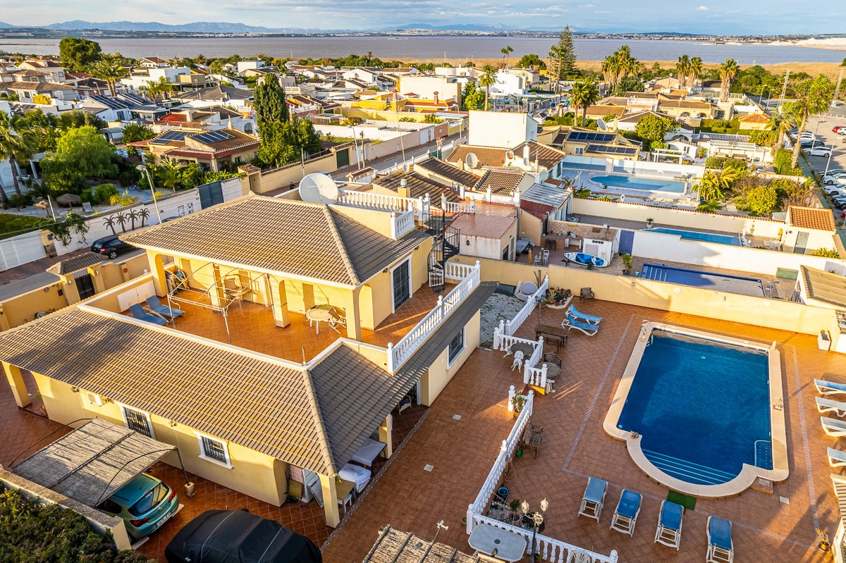 ShowFeedImage House – Detached Villa in Torrevieja
