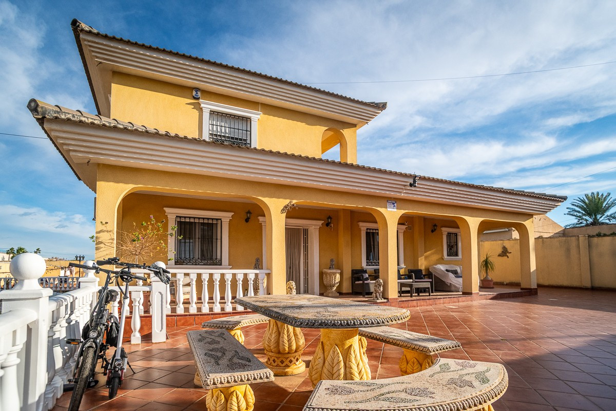 ShowFeedImage House – Detached Villa in Torrevieja