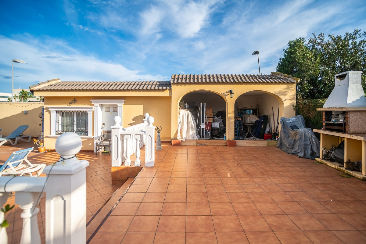 ShowFeedImage House – Detached Villa in Torrevieja
