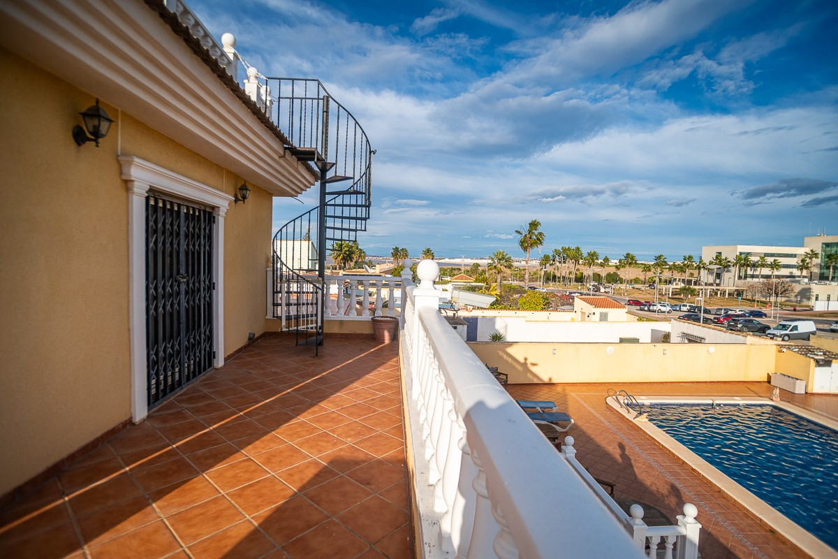 ShowFeedImage House – Detached Villa in Torrevieja