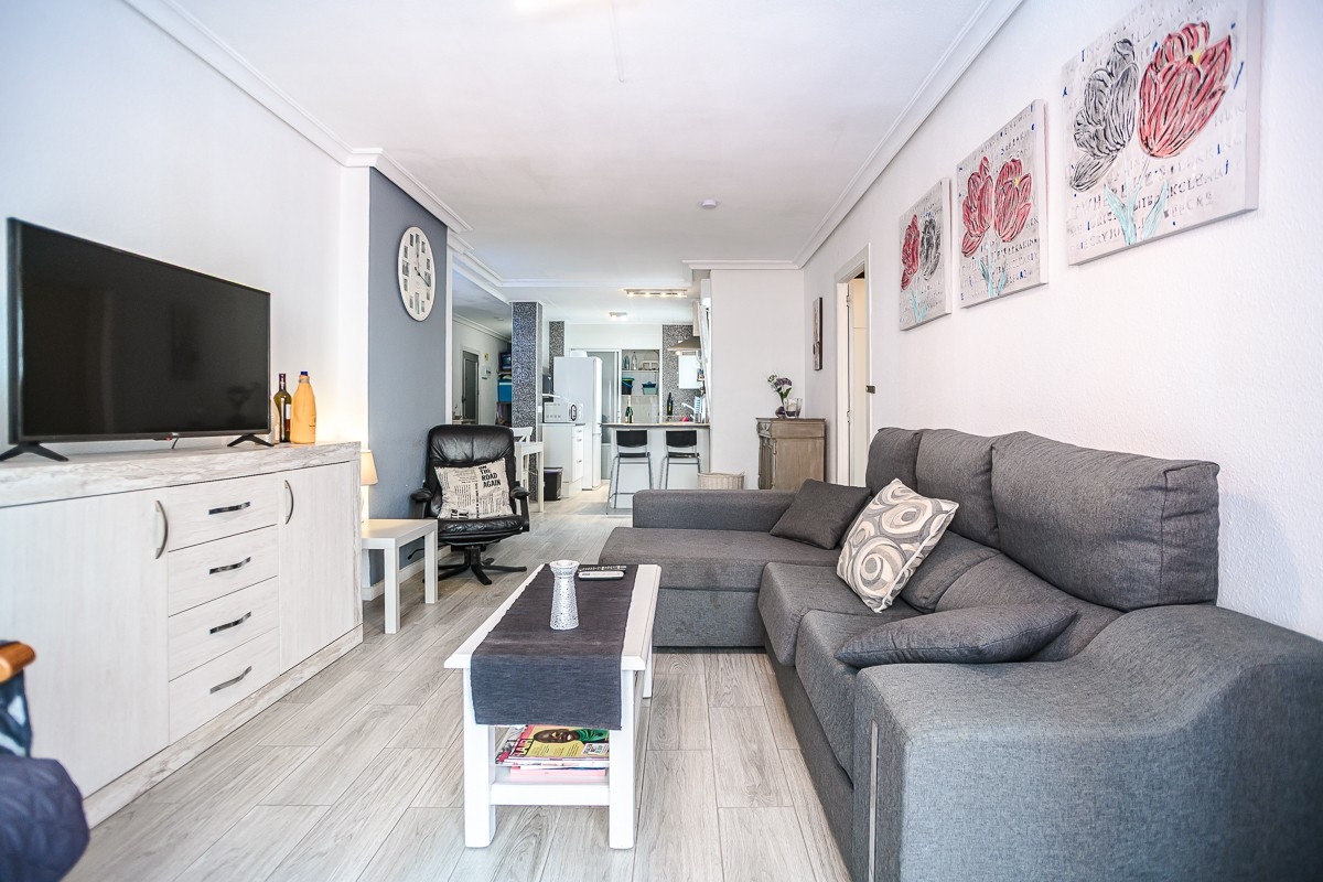 Apartment – Middle Floor Apartment in Torrevieja