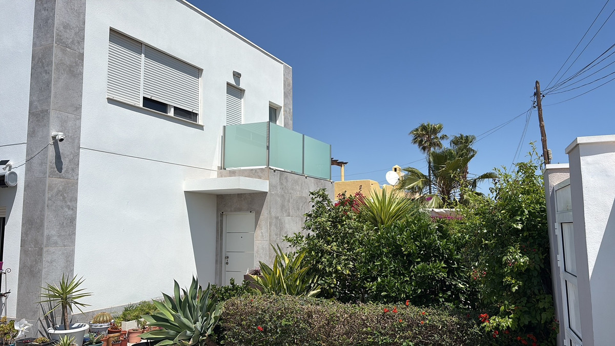 ShowFeedImage House – Detached Villa in Torrevieja