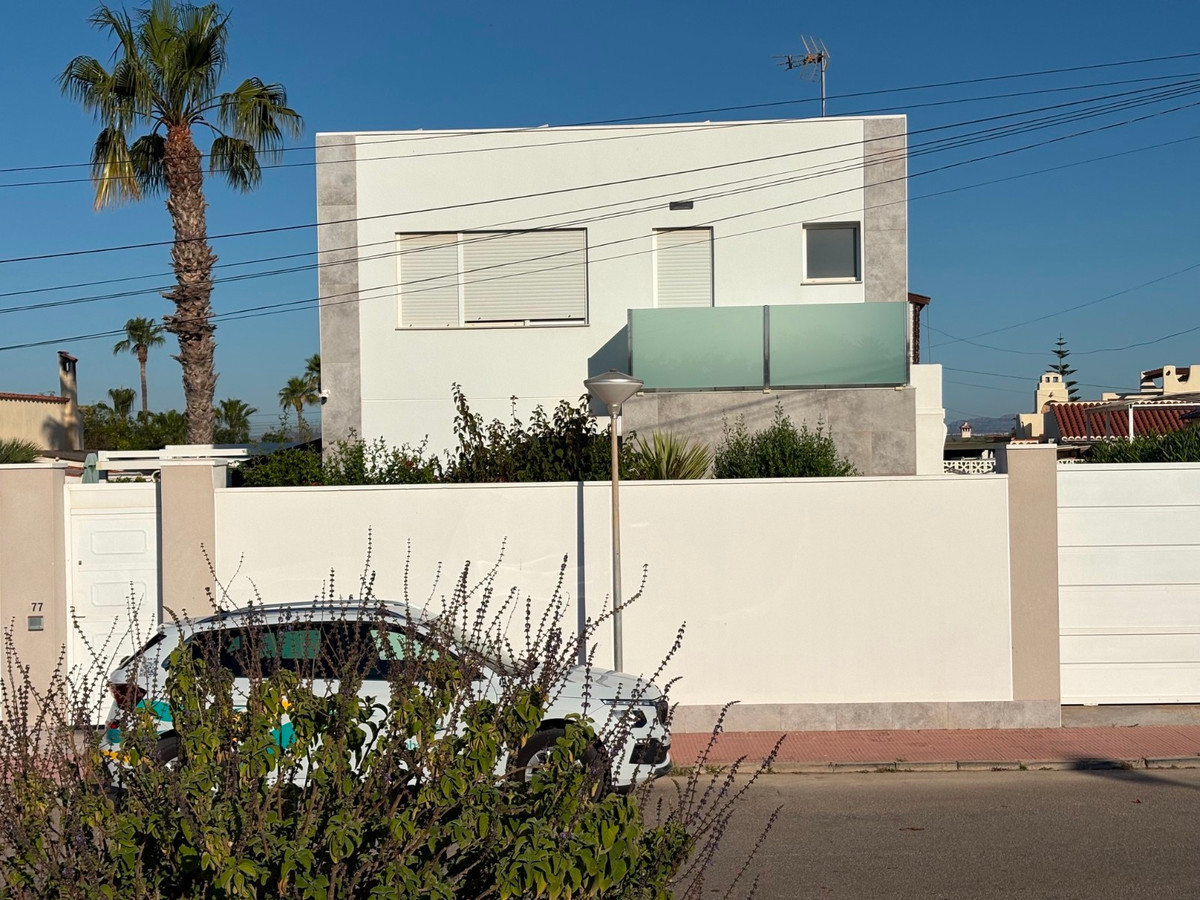 ShowFeedImage House – Detached Villa in Torrevieja