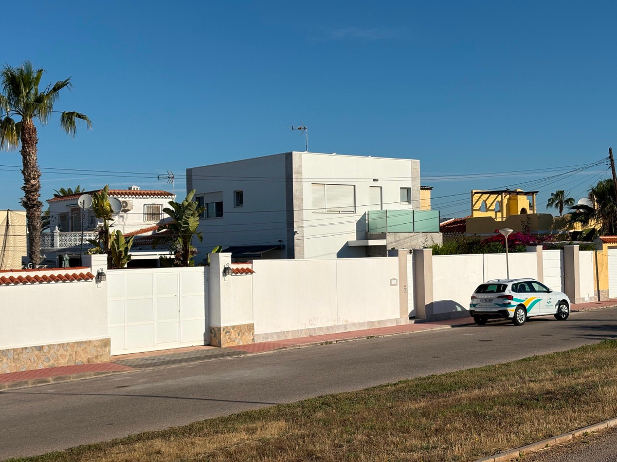 ShowFeedImage House – Detached Villa in Torrevieja